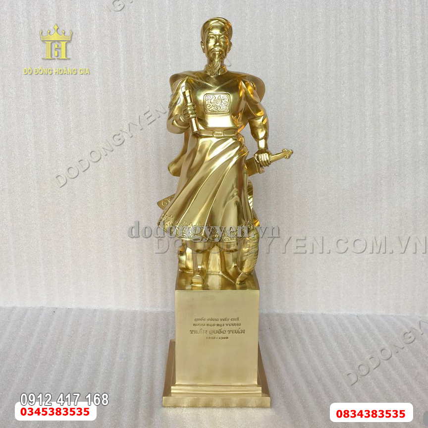 Tượng Trần Quốc Tuấn bằng đồng vàng nguyên chất