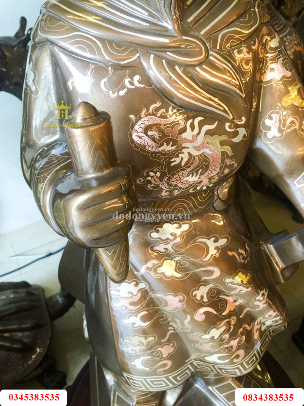 Tượng Trần Hưng Đạo khảm tam khí