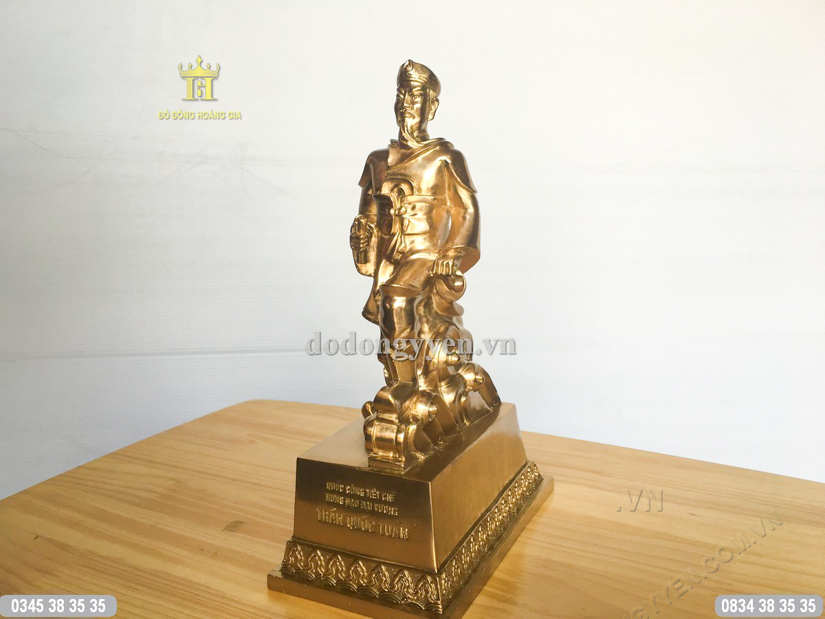 Tượng Trần Quốc Tuần