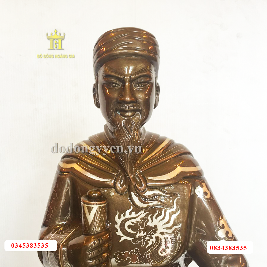 Gương mặt tượng Trần Quốc Tuấn được làm tỉ mỉ