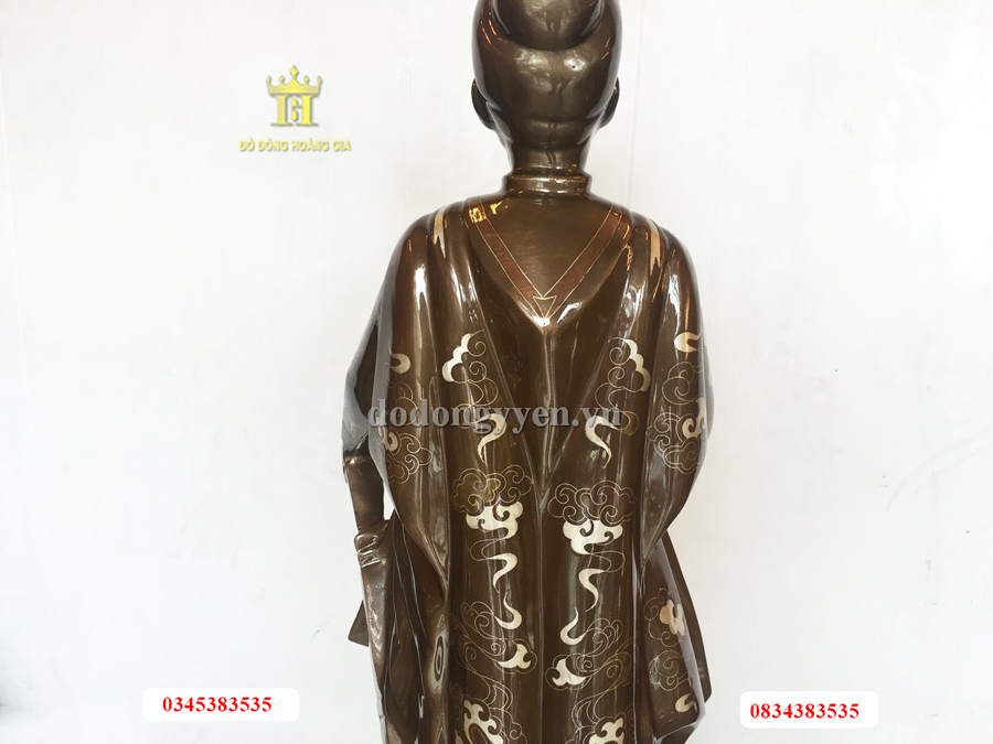 Tượng Trần Hưng Đạo bằng đồng đỏ đúc thủ công