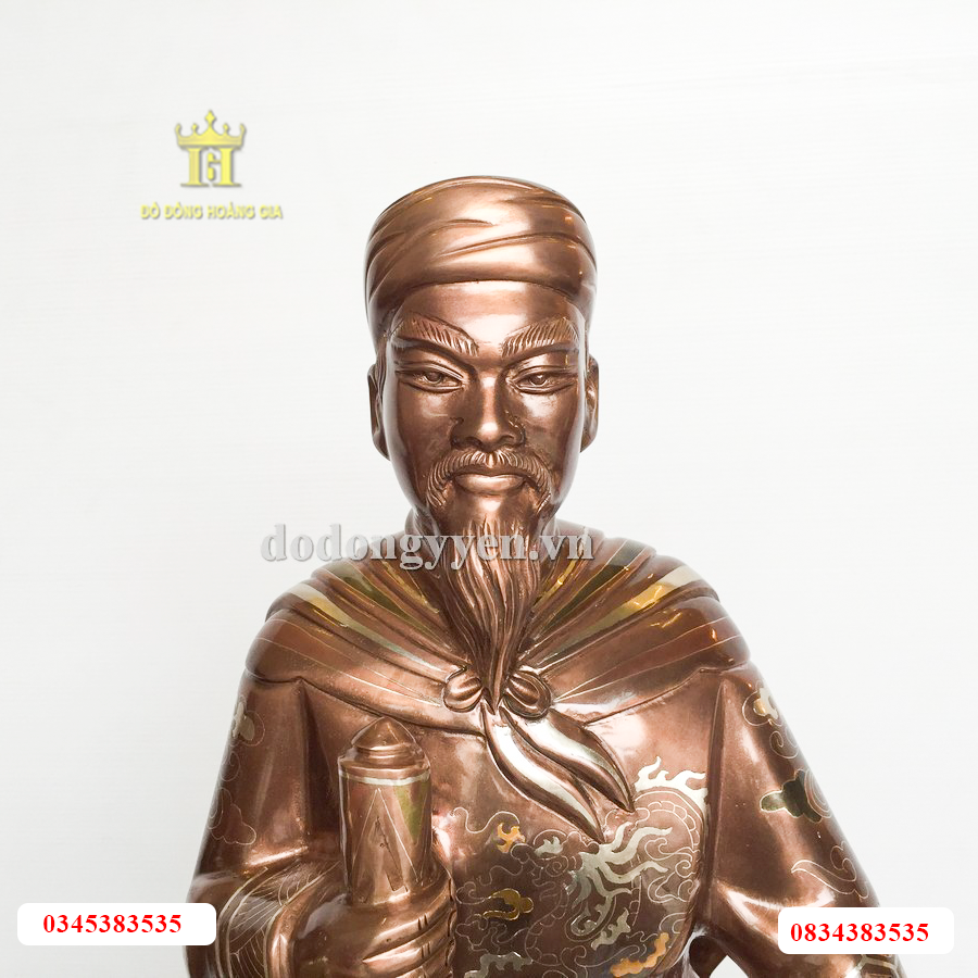 Tượng Trần Hưng Đạo bằng đồng đỏ