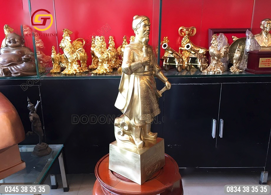 tượng trần hưng đạo cát tút