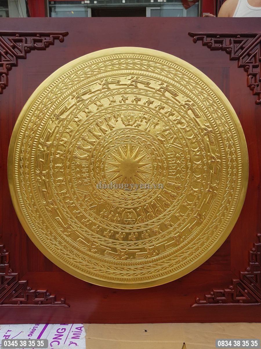 ngôi sao nổi bật ở trung tâm mặt trống