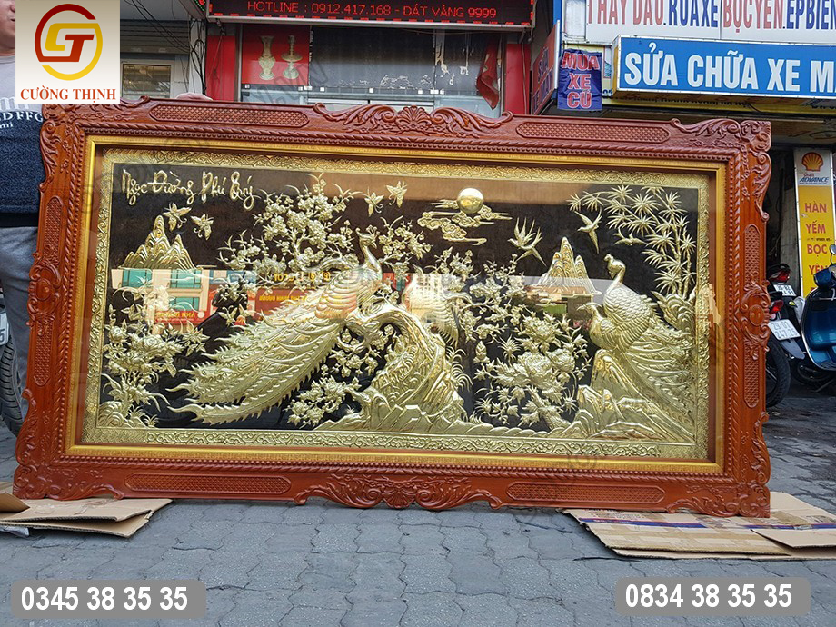 Từng đường nét trên vạt phẩm đều được chạm thúc vô cùng đẹp