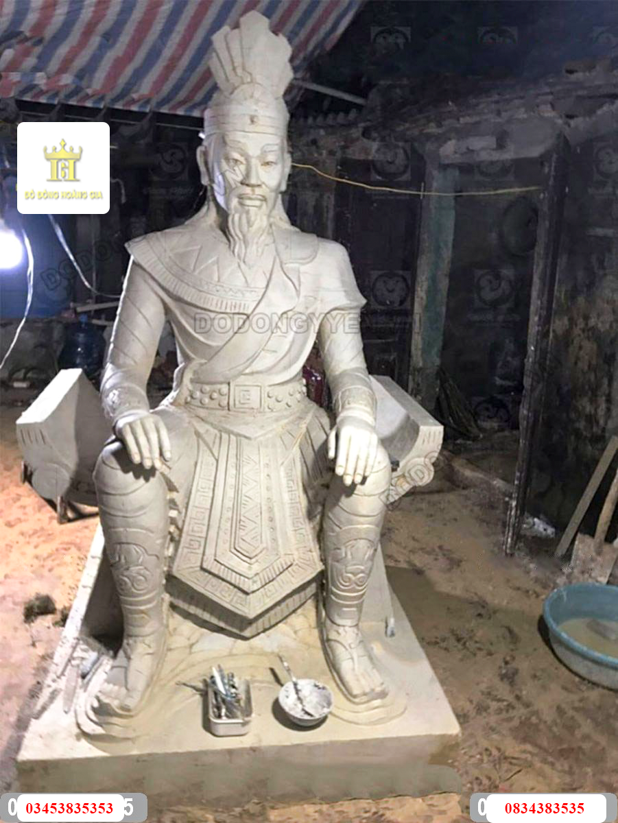 Tượng vua hùng đắp thạch cao