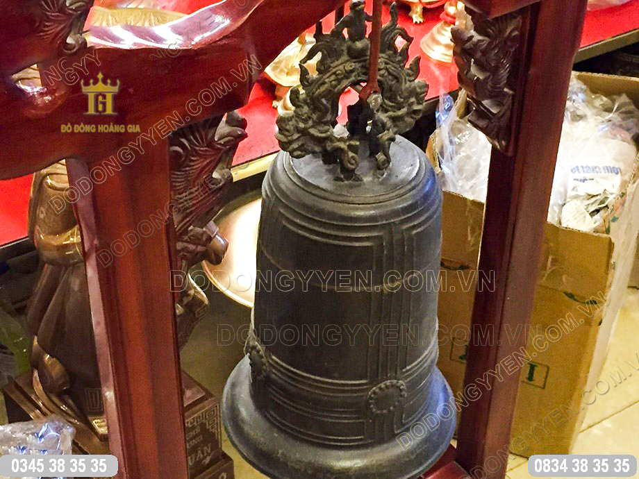 Giá treo chuông đồng được làm chắc chắn