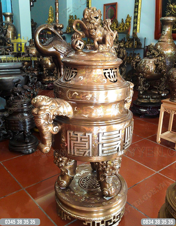 Đỉnh đồng cỡ lớn trưng bày phòng khách