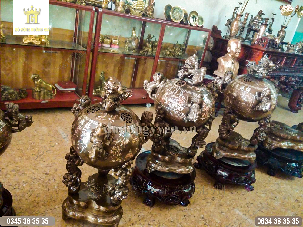 Các mẫu đỉnh đồng thất lân vờn cầu của Hoàng Gia