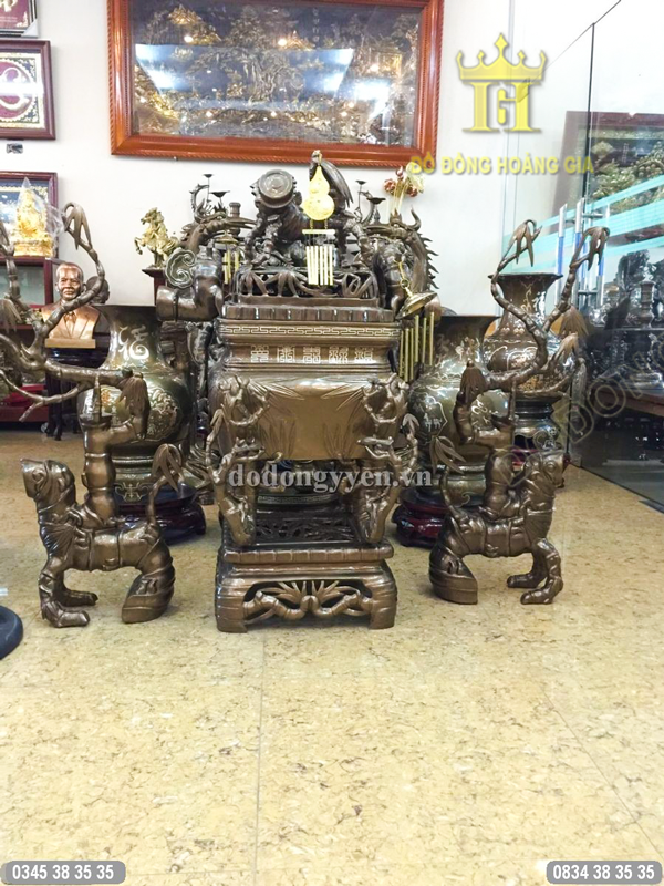 Đỉnh đồng vuông đúc thủ công tinh xảo