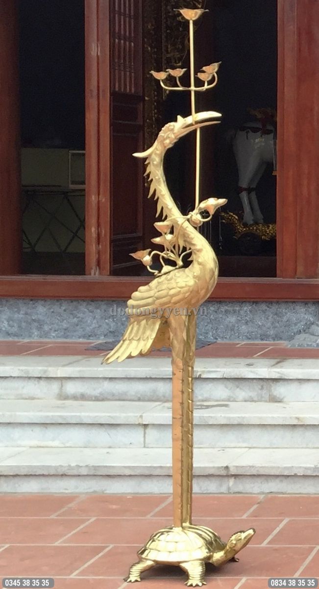 dúc theo dáng oai vệ, cao lớn