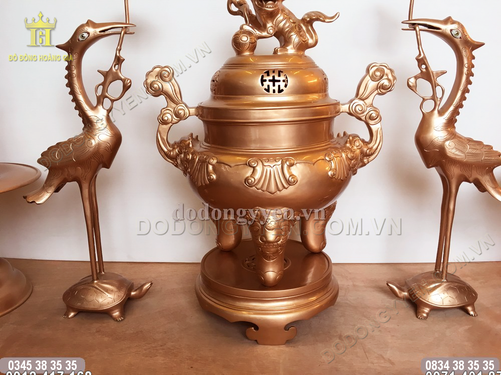 Bộ đồ thờ bằng đồng đỏ 