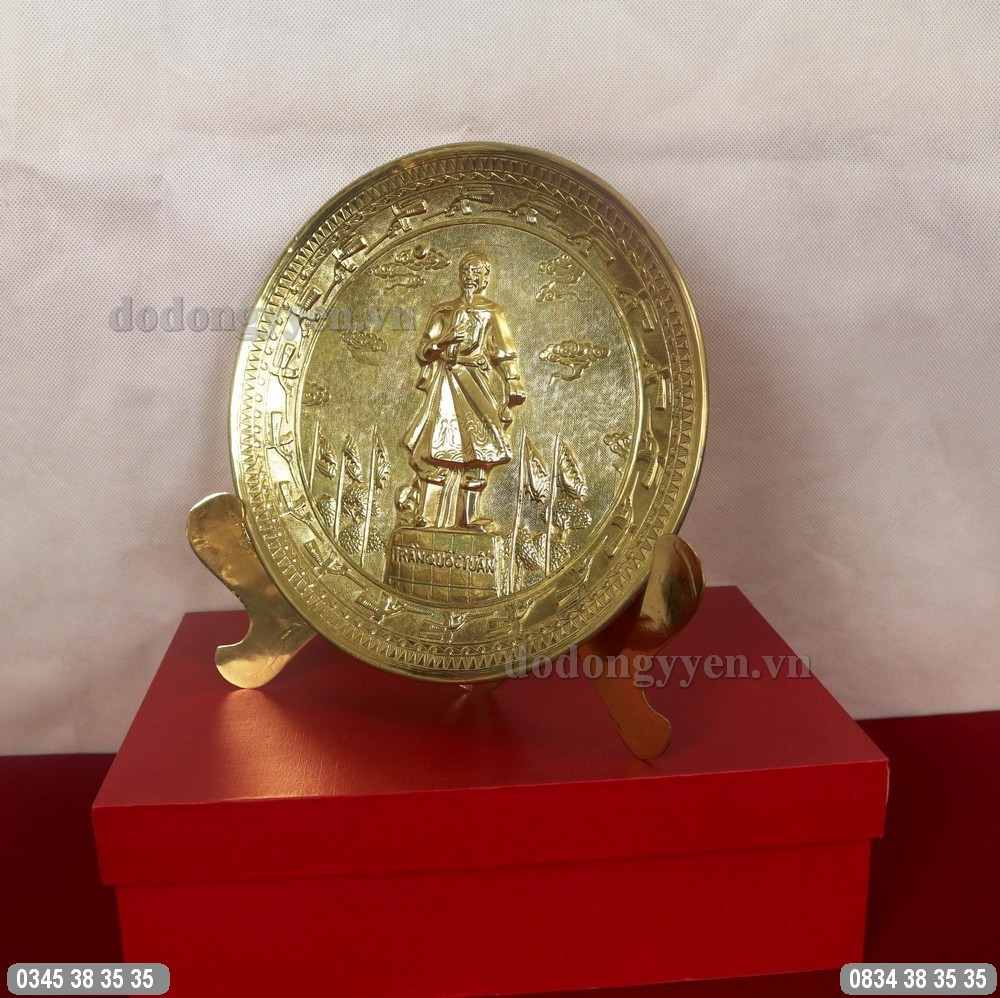 Mỗi đường nét, môi chi tiết đều được chạm thúc tỉ mỉ