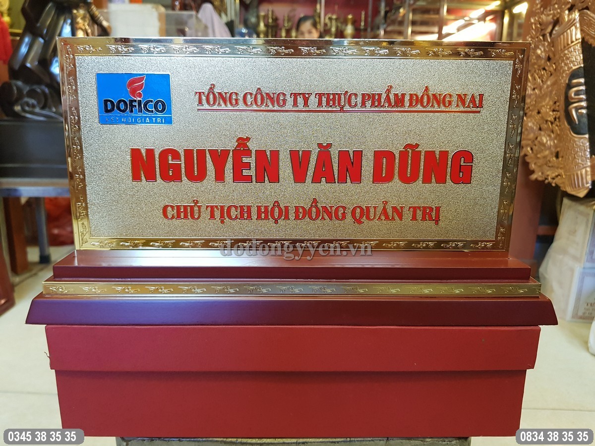 Biển chức danh chủ tịch hội đồng quan trị