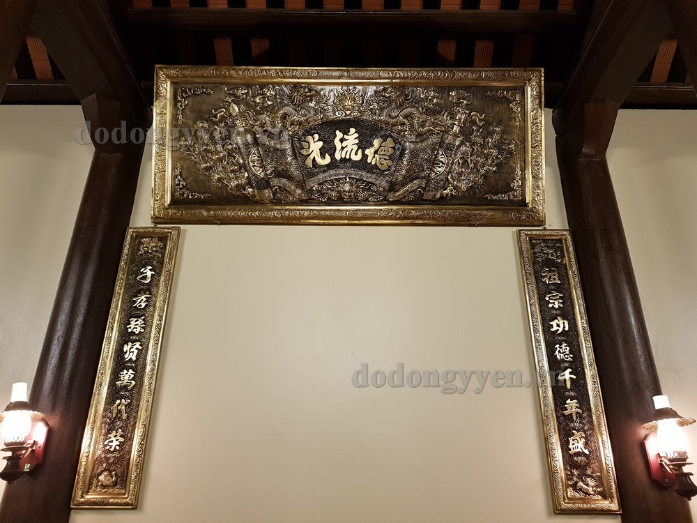 Mẫu cuốn thư câu đối bằng đồng đỏ chữ dát vàng