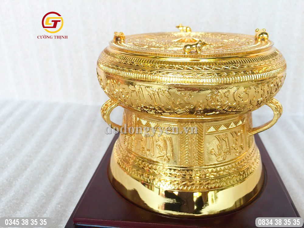 Trống đồng trưng bày bàn làm việc2