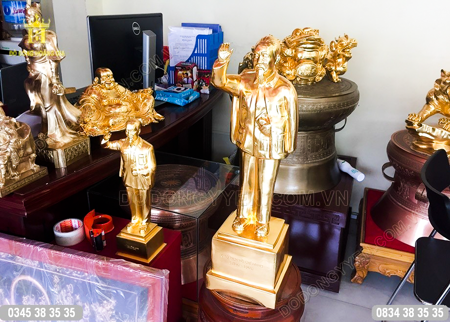 Tượng bác hồ  đứng vẫy tay đồng dát vàng cao cấp