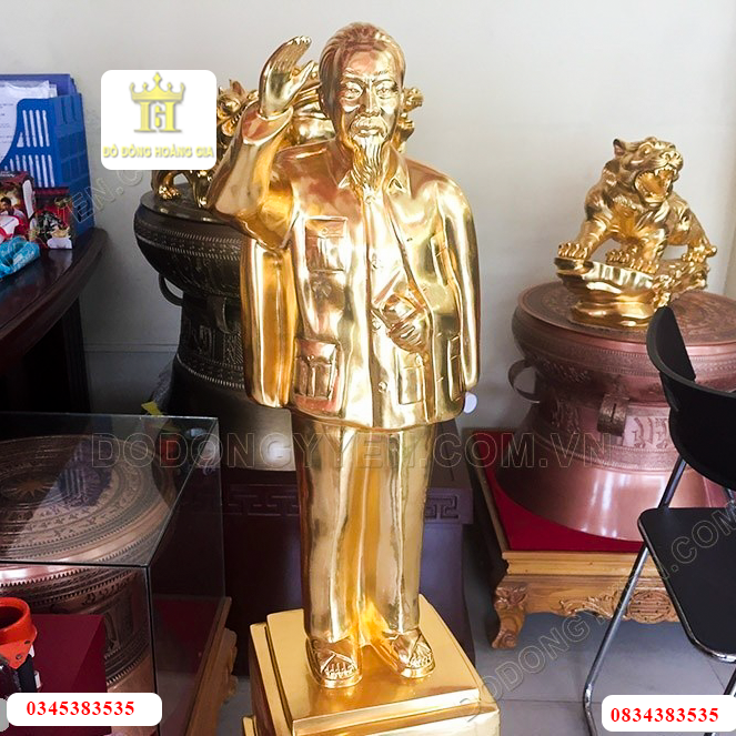 Tượng bác hồ vẫy tay dát vàng