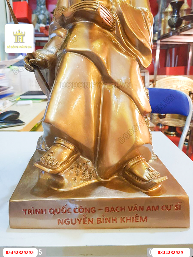 Tưng chi tiết trên tượng được làm vô cùng tinh xảo