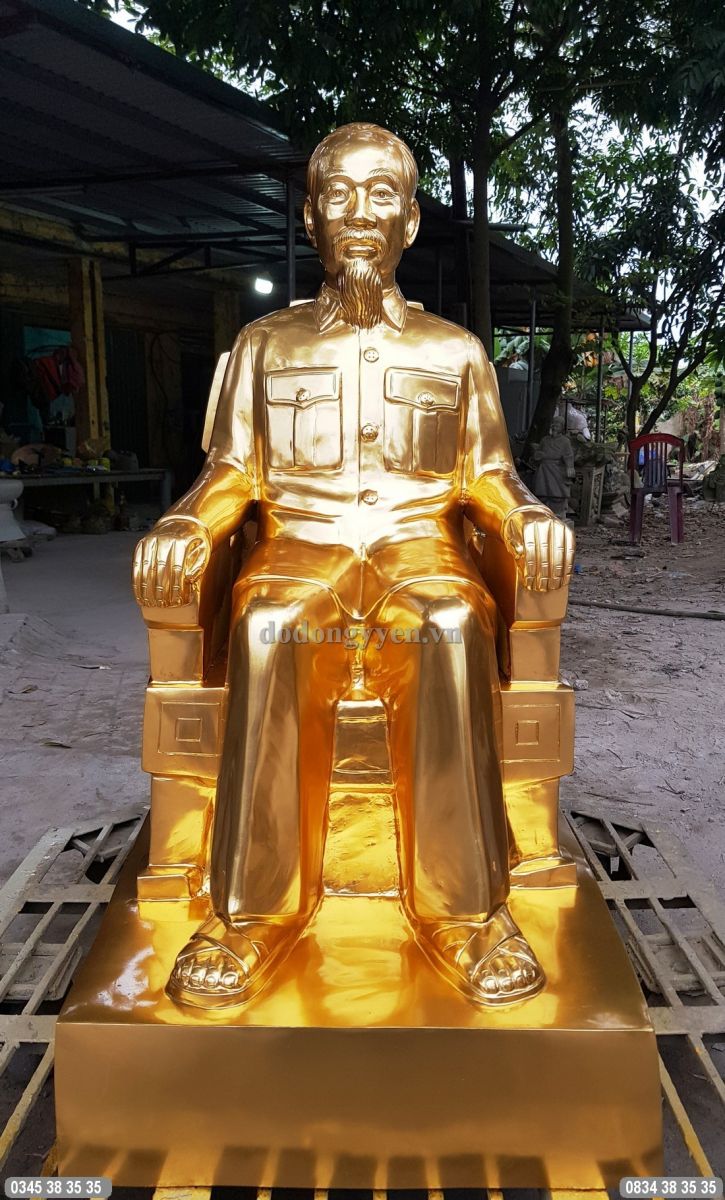 tượng bác được vận chuyển bằng máy