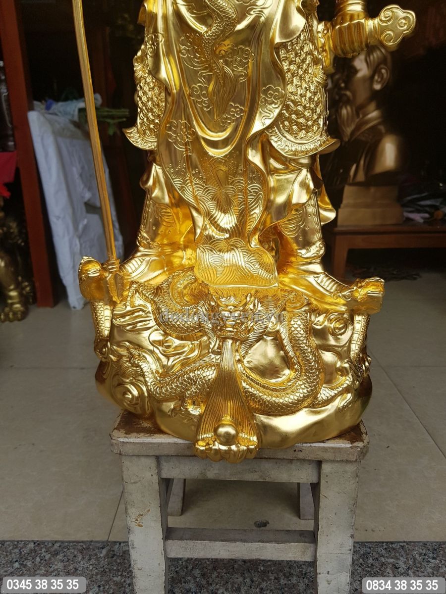 đế được đúc cách điệu hình rồng vô cùng đẹp