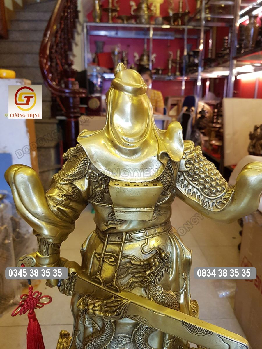 tránh gây ra sự bất kính, gia chủ nên để vật phẩm trên bục cao