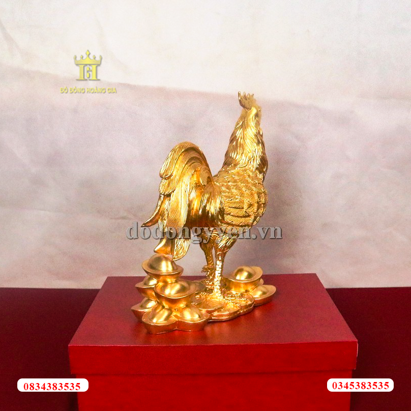 Tượng gà trồng được làm thủ công tinh xảo