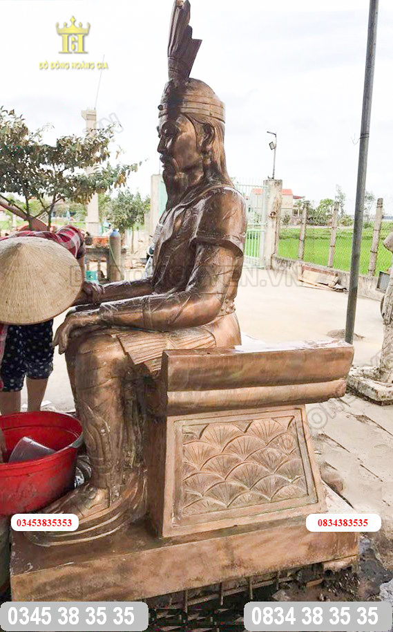 Tượng vua hùng đồng đỏ